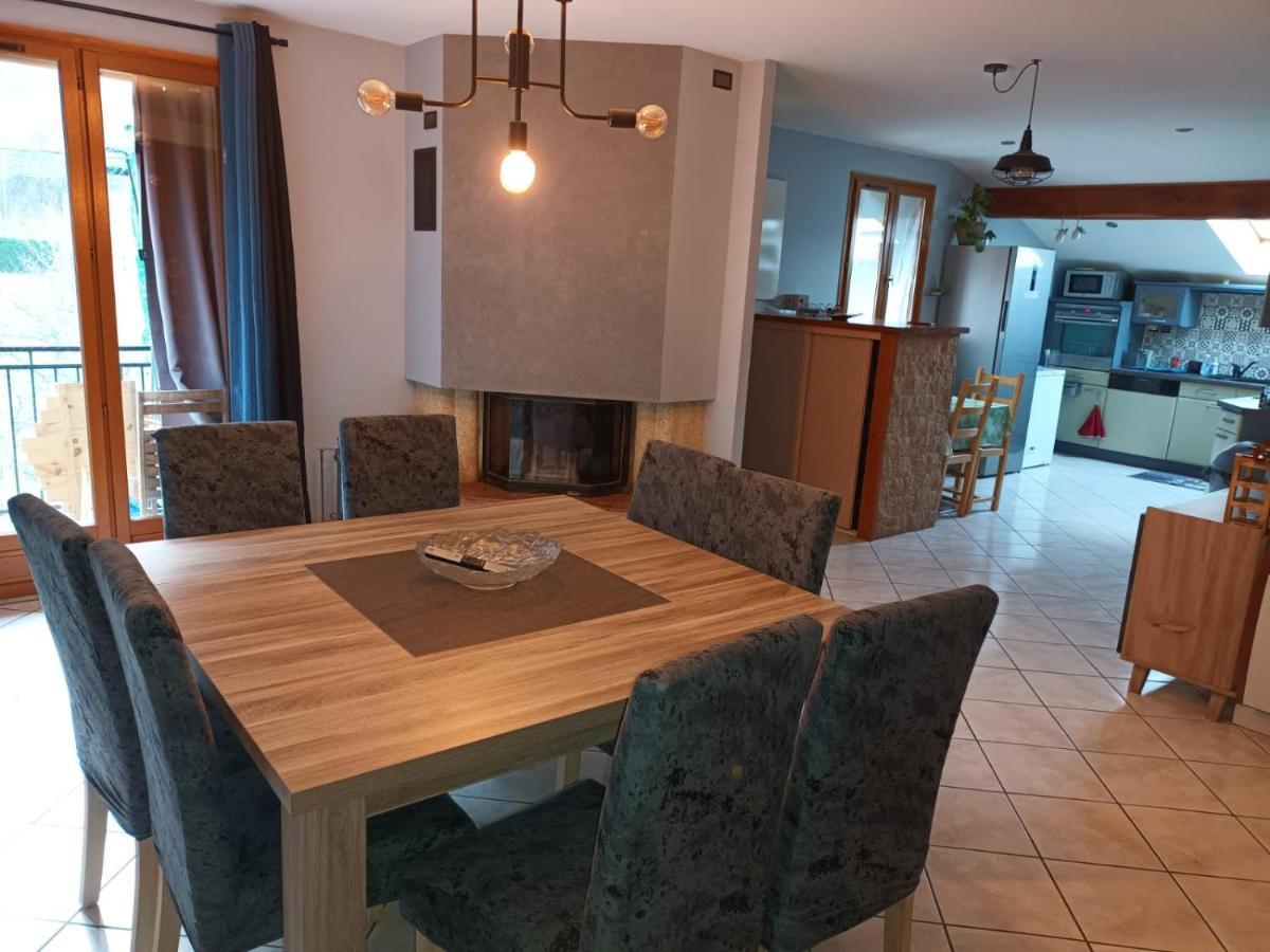 Apartment Au Pied Des Montagnes. *